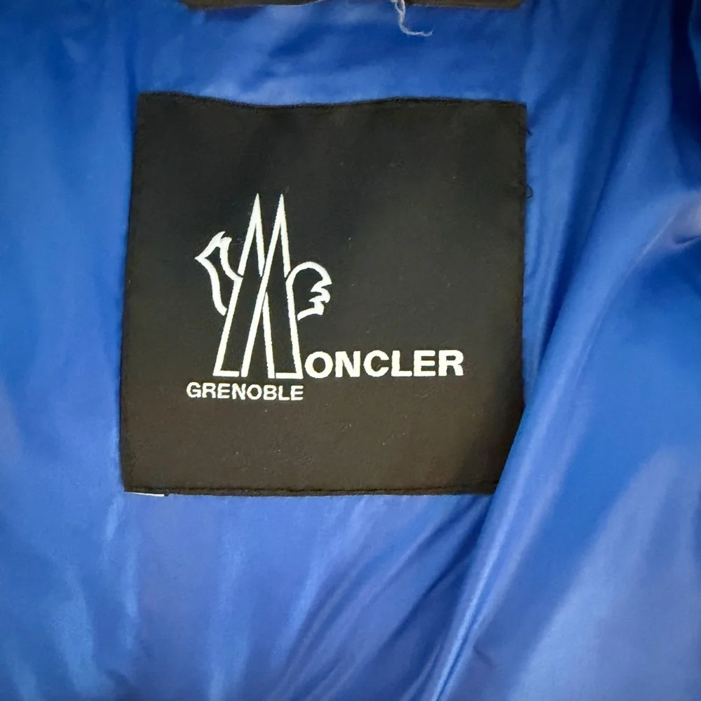 Moncler women’s Light Blue winter coat - Picture 3 of 7